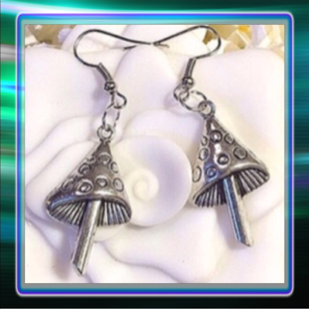 Mushroom Earrings - Picture 2 of 3